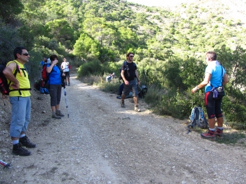 040 Aprovechando la sombra para picar algo (14,22). IMG_5306