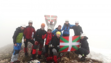 2016-05-15 CASTILLO DE ACHER (2.384M) SELVA DE OZA (ARAGON)