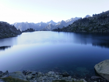 22.-AGUA ENTRE MONTES