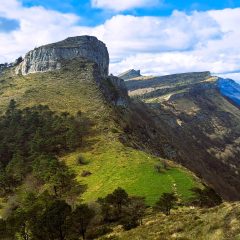 60.-TRES-DEDOS-UN-TRIANGULO-SOBRE-EL-VALLE-DE-MENA-scaled