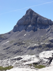 9.-1- AUÑAMENDI (Pico Anie), contemplando un desafío para una novata
